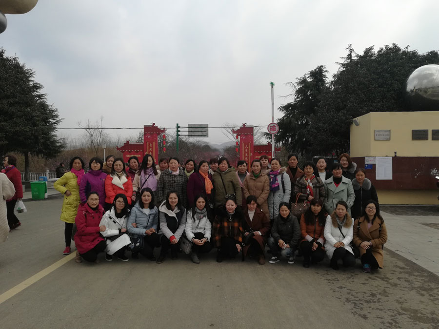 开云（中国）工会开展庆“三八”踏春赏梅活动