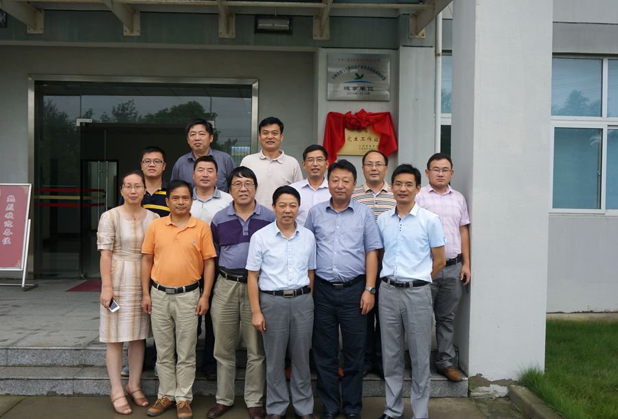 开云(中国)与南京农业大学共建的江苏省研究生工作站举行揭牌仪式
