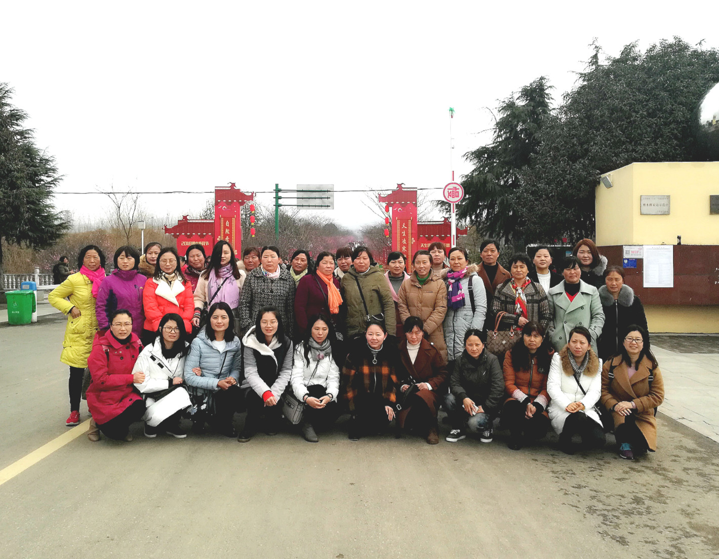 开云（中国）工会开展庆“三八”踏春赏梅活动